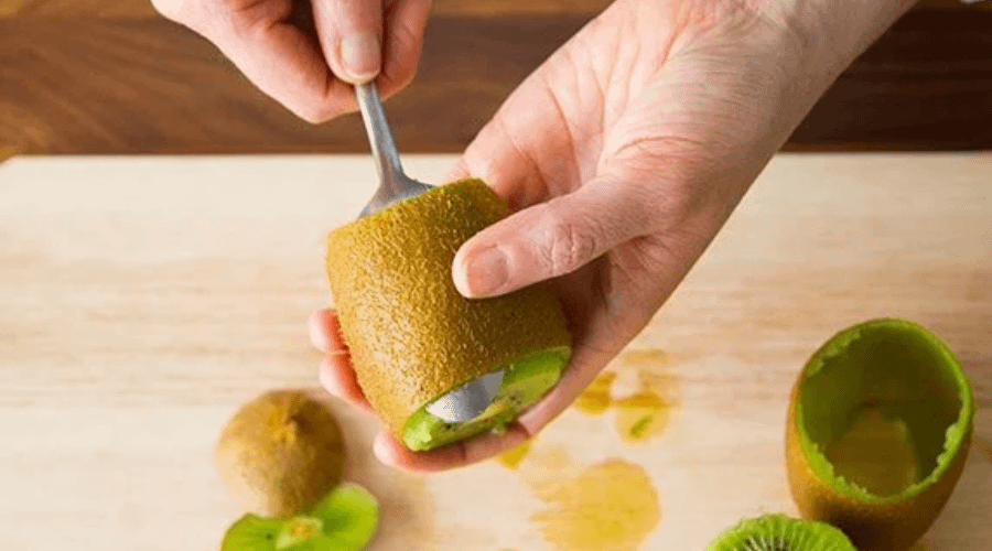 Use a spoon to peel a kiwi