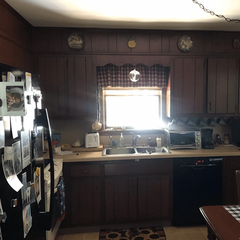 Small and dark kitchen before photo