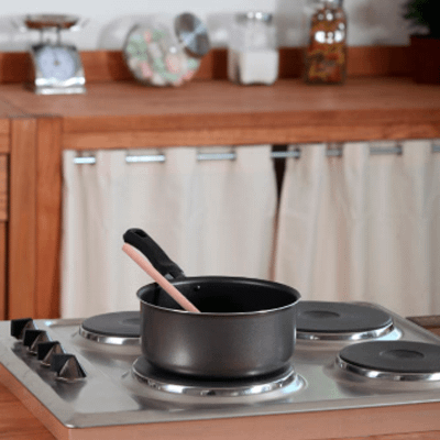 Saucepan on an electric plate hob