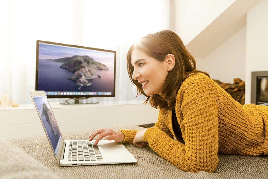 A person connecting their laptop to their smart TV