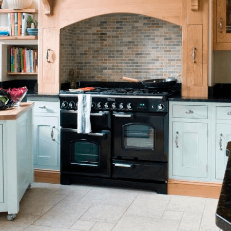 A black Rangemaster Classic Deluxe 110 Dual Fuel in a kitchen arch.