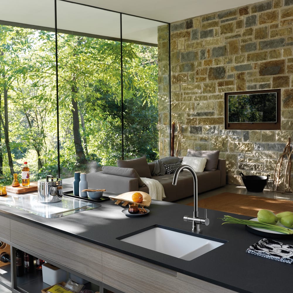 kubus160-1000x1000 Franke Kubus 160 sink in a light and spacious kitchen. The sink is a white ceramic undermount sink set alongside a dark grey worktop.