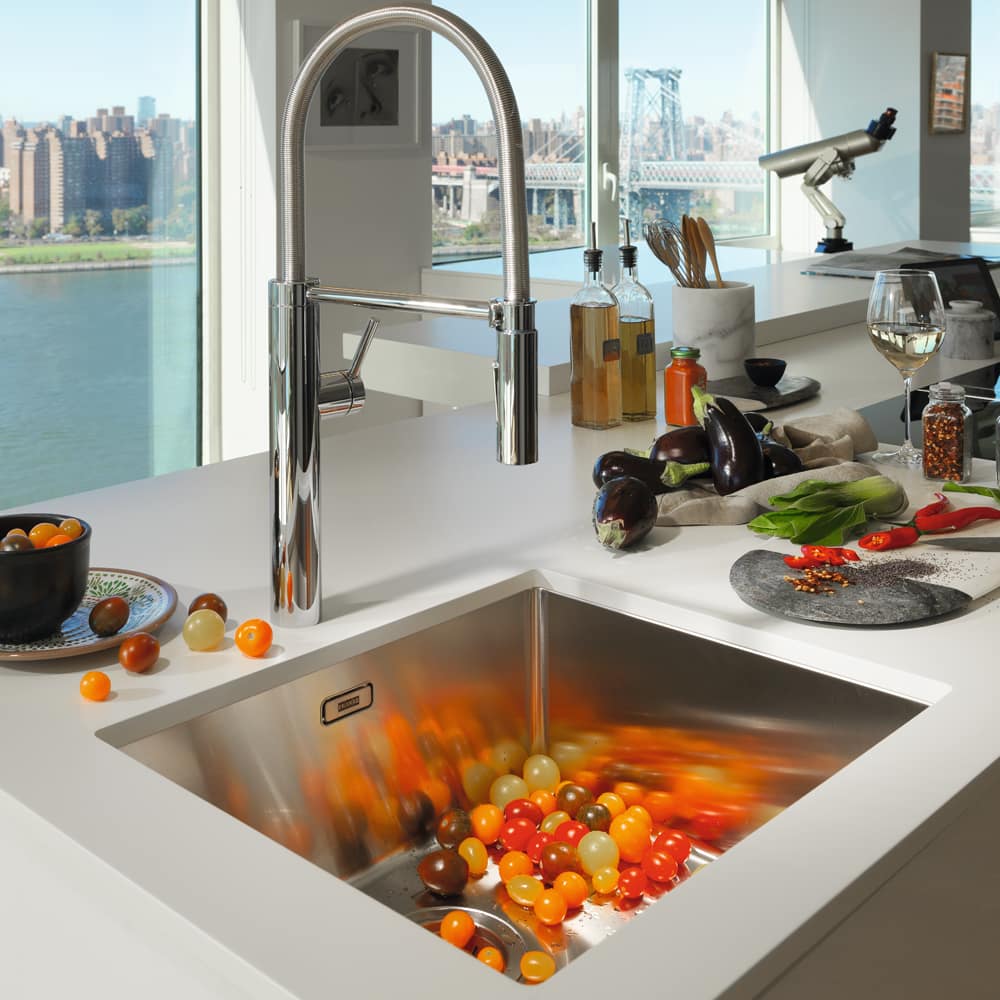 franke-BXX-110-50-1000x1000 Franke Box sink finished in stainless steel filled with tomatoes.