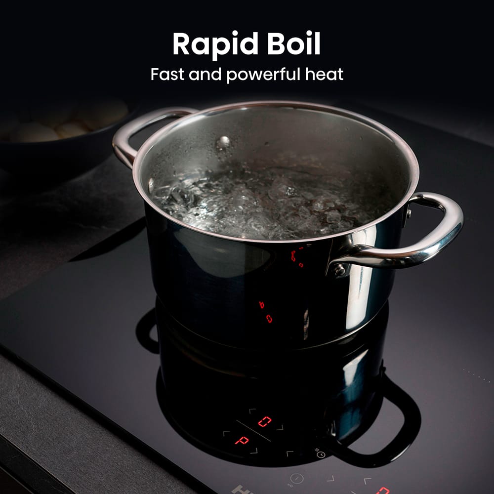 Rapid Boil_HI6401BSC_4 Large sauce pan on a Hisense hob with boiling water, showing the rapid boil feature
