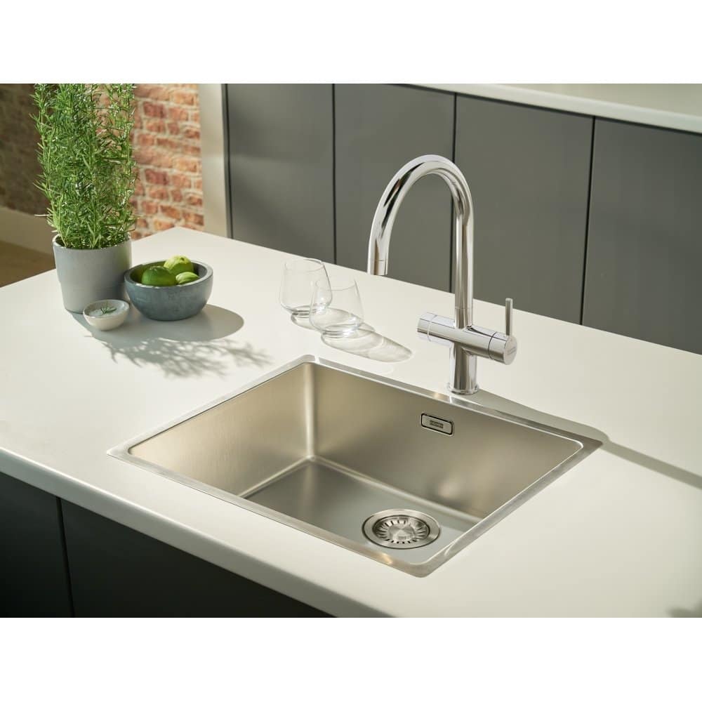 Franke-mariswaterhub-electronicchrome4l-3