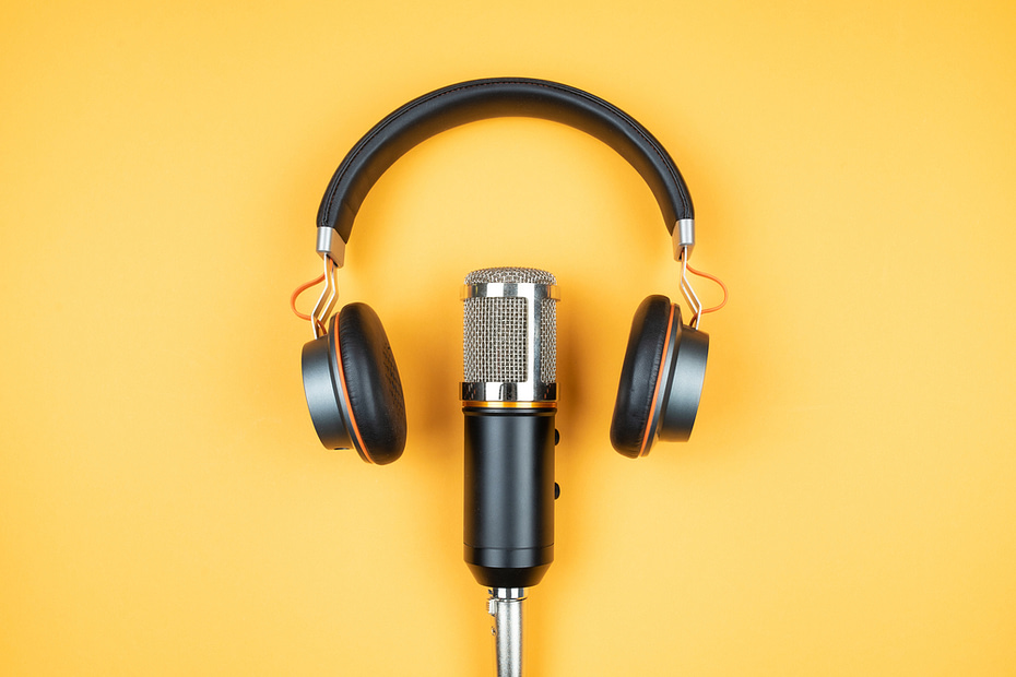 9 Marketing Podcasts That Are Worth a Listen - Boom Online Marketing